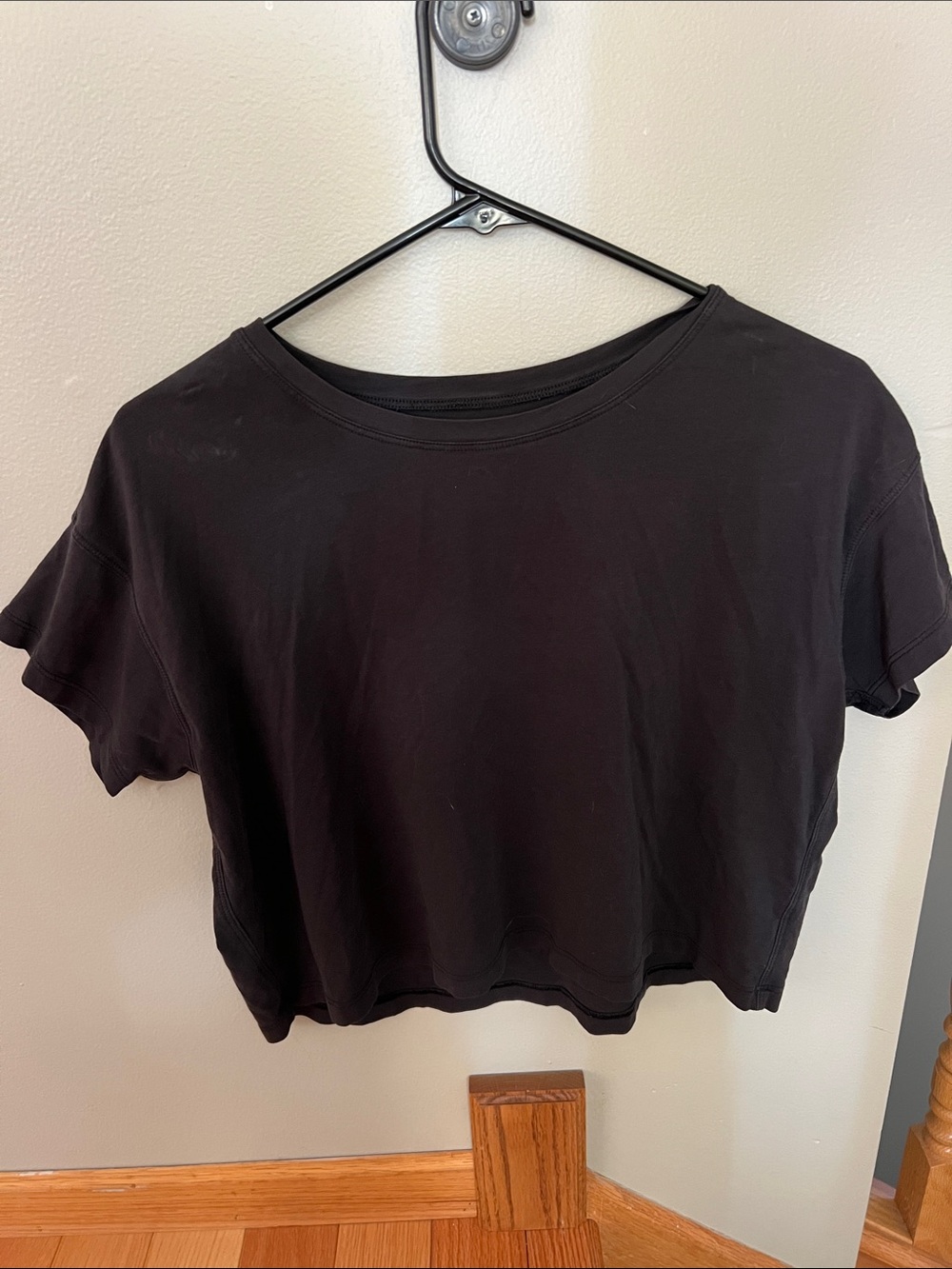 Lululemon Women's Black Short Sleeve Crop Top